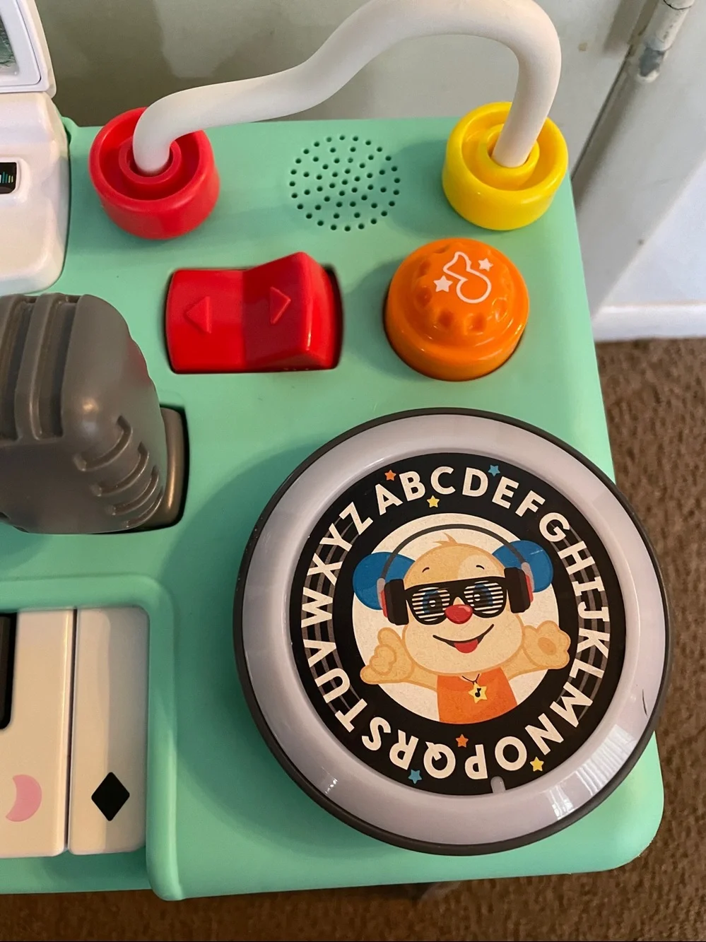 Fisher Price Laugh & Learn Mix & Learn DJ Table